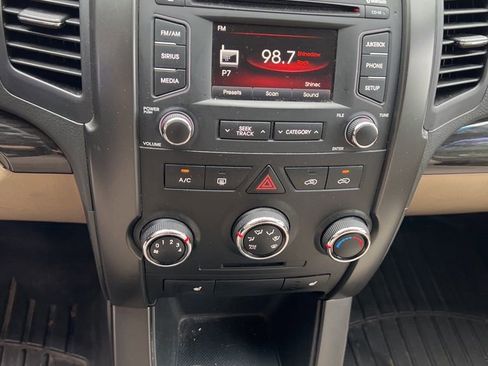 Used 2013 Kia Sorento LX w/ Convenience Pkg image 14