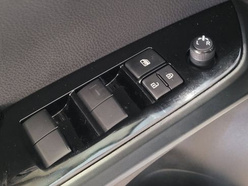 Used 2022 Toyota Prius XLE image 27