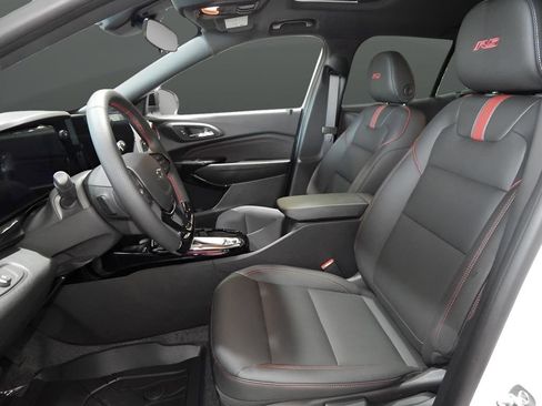 Used 2025 Chevrolet Trax RS w/ Sunroof Package image 15