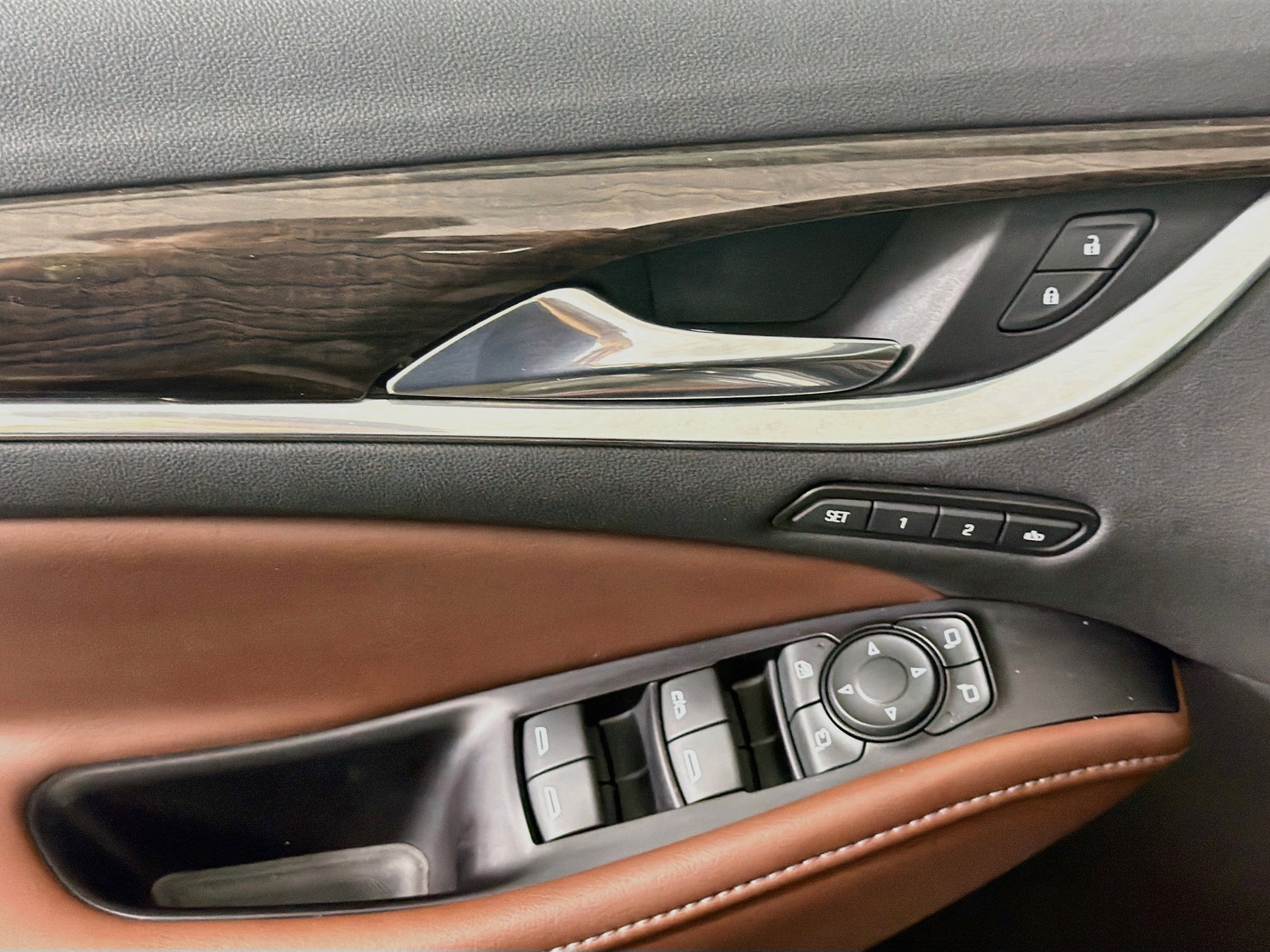 Used 2018 Buick Enclave Avenir w/ Avenir Technology Package FWD image 15