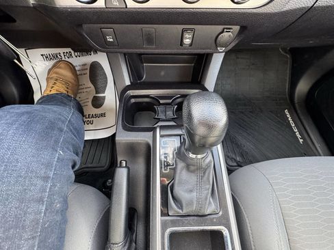 Used 2016 Toyota Tacoma SR5 image 29