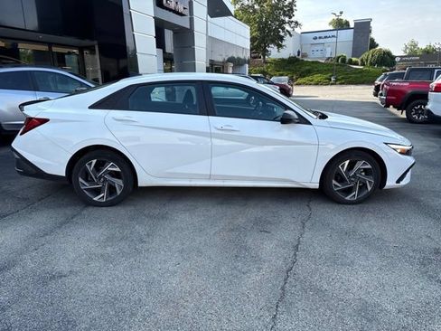 Used 2025 Hyundai Elantra SEL FWD image 6