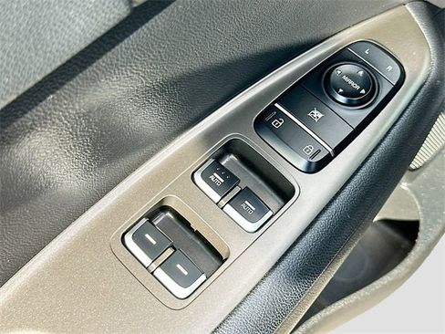 Used 2020 Kia Optima SE image 17