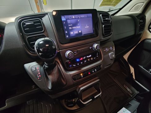 Used 2022 RAM ProMaster 2500 w/ Driver Convenience Group FWD image 30