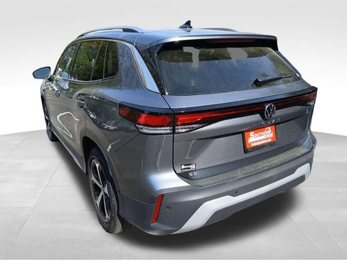 New 2026 Volkswagen Tiguan SE FWD image 3
