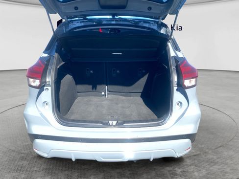 Used 2024 Nissan Kicks SR w/ SR Premium Package FWD image 17