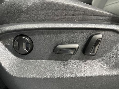 Used 2020 Volkswagen Tiguan SE R-Line image 28