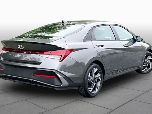 Used 2025 Hyundai Elantra Sport FWD image 12