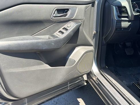 Used 2024 Nissan Rogue S AWD/4WD image 23