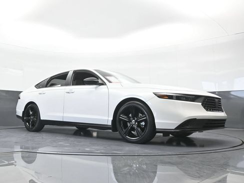 Used 2025 Honda Accord Sport image 62