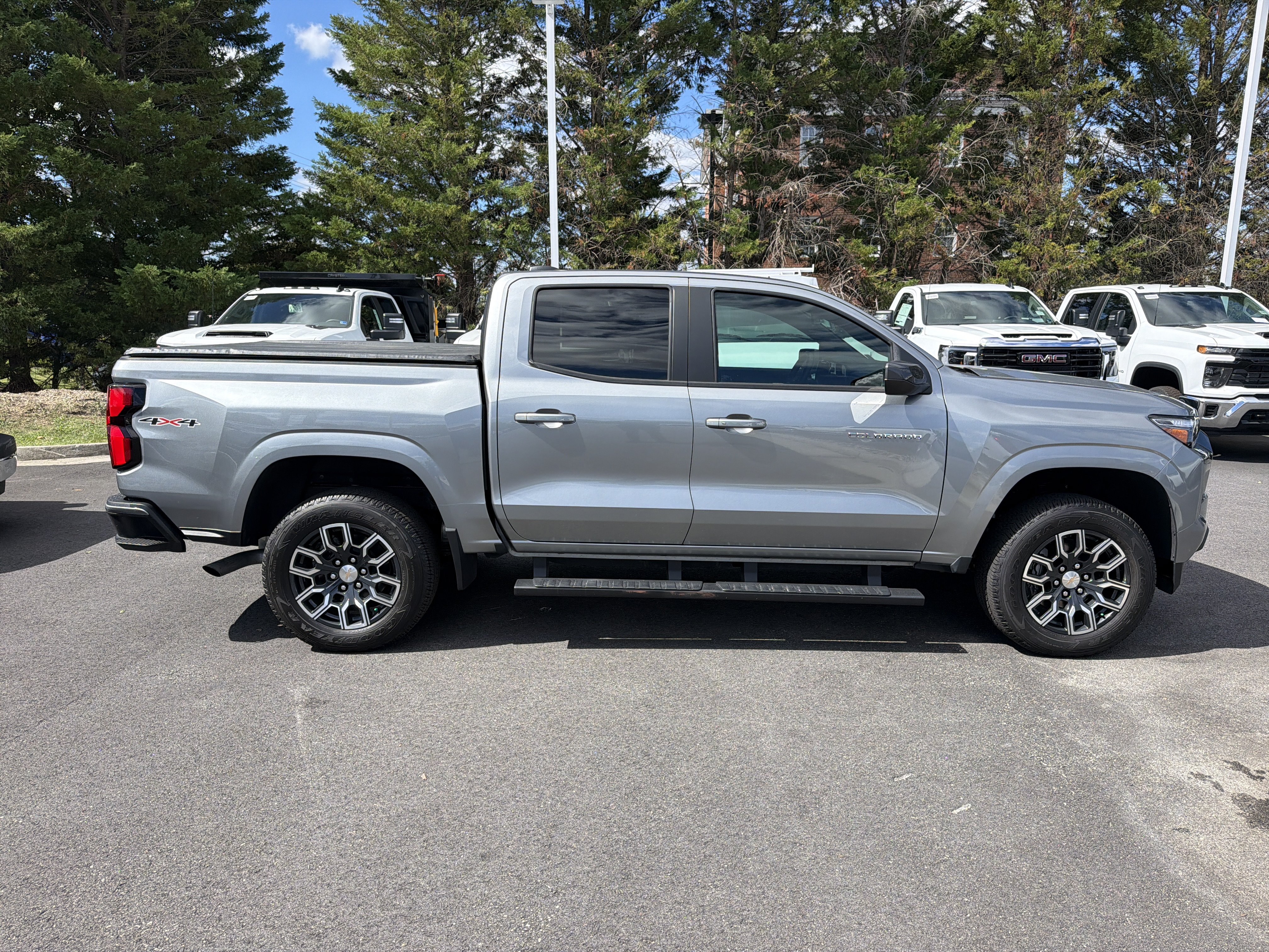 Used 2023 Chevrolet Colorado LT w/ LT Convenience Package III AWD/4WD image 11