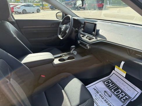 Used 2025 Nissan Altima 2.5 S image 14