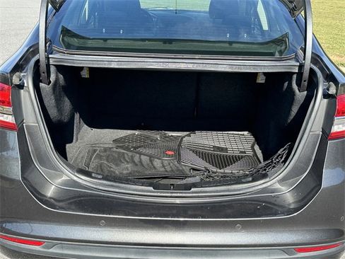 Used 2017 Ford Fusion SE w/ Fusion SE Technology Package image 19