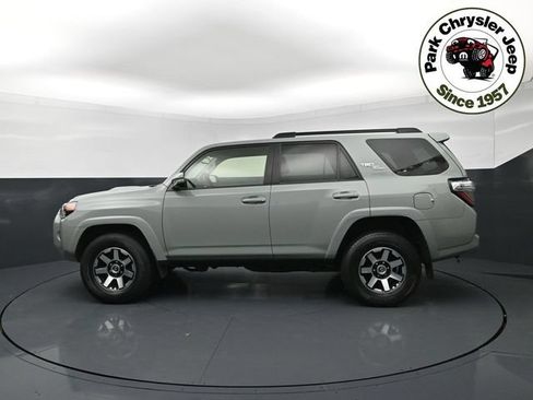 Used 2022 Toyota 4Runner TRD Off-Road Premium AWD/4WD image 3