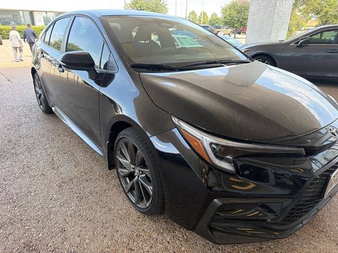Used 2025 Toyota Corolla SE FWD image 3