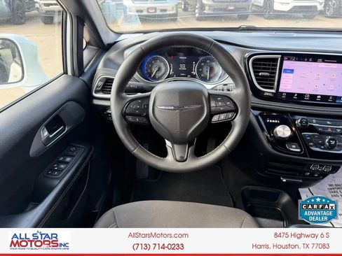 Used 2022 Chrysler Pacifica Touring FWD image 26