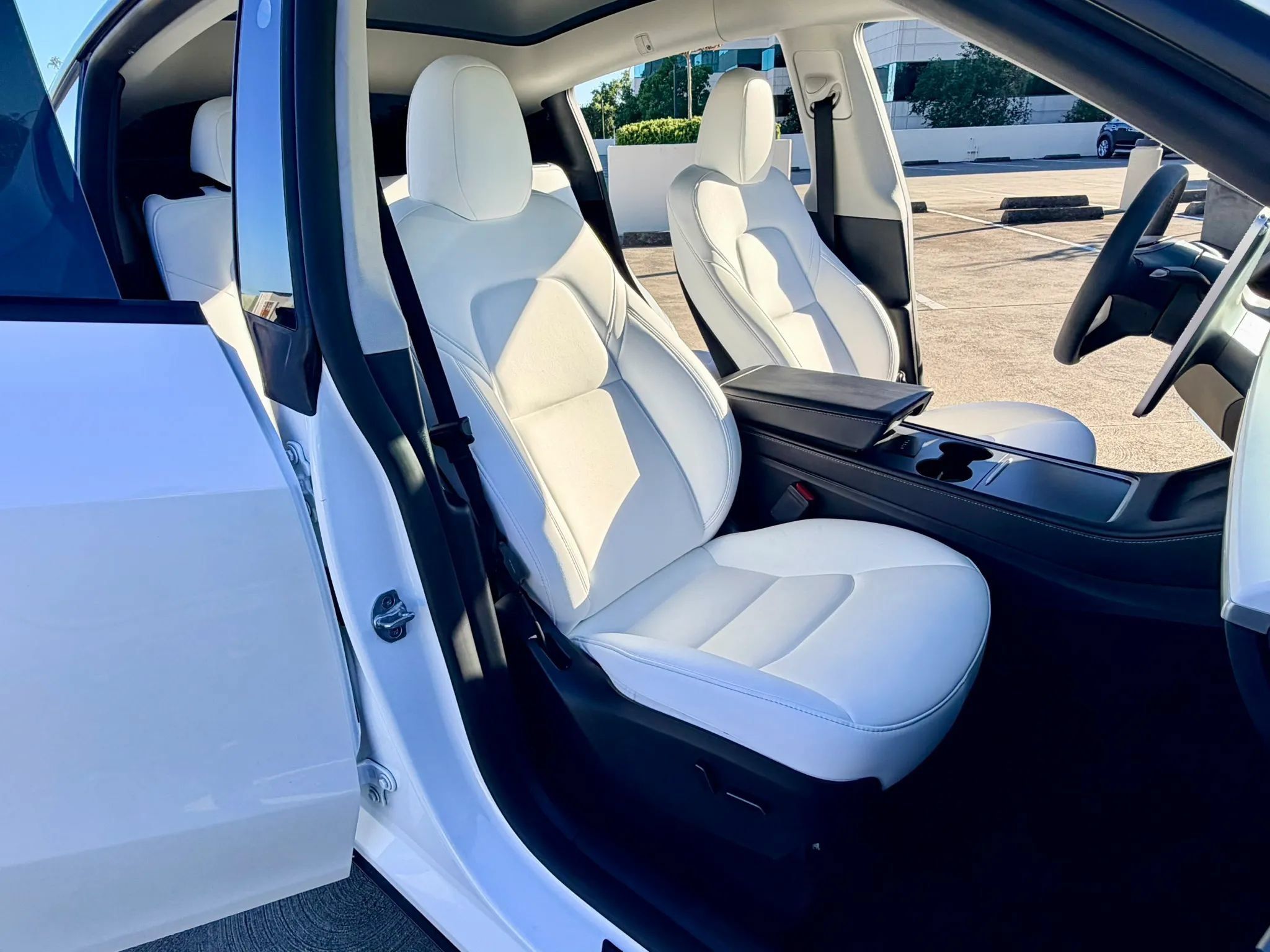 Used 2024 Tesla Model Y Long Range RWD image 24