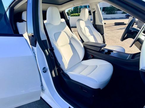 Used 2024 Tesla Model Y 2WD image 24