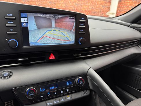 Used 2025 Hyundai Elantra Sport FWD image 21