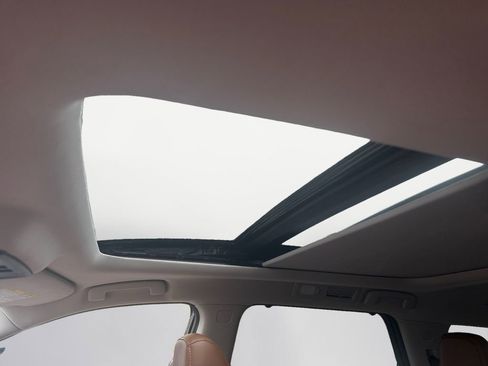 Used 2023 Nissan Pathfinder Platinum image 19