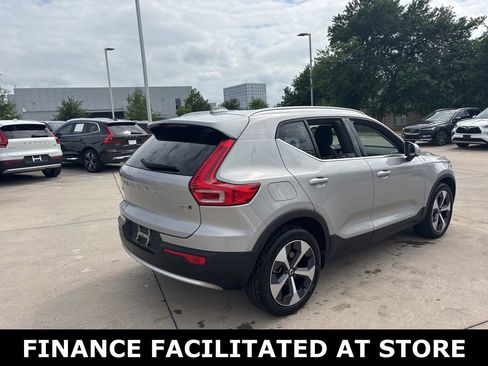 Certified 2025 Volvo XC40 B5 Plus AWD/4WD image 5
