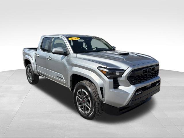 Used 2025 Toyota Tacoma TRD Sport AWD/4WD image 8