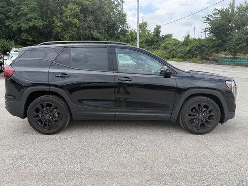 Used 2022 GMC Terrain SLT w/ Elevation Edition FWD image 8