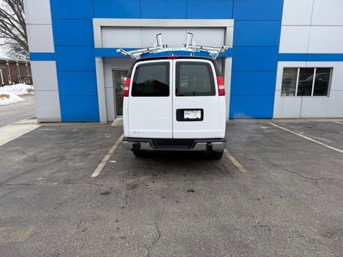 Used 2018 Chevrolet Express 2500 w/ Driver Convenience Package image 7