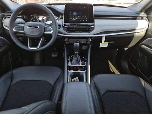 New 2026 Jeep Compass Latitude image 10