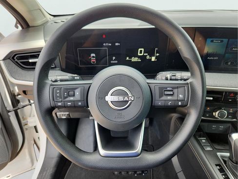 Used 2025 Nissan Kicks SV AWD/4WD image 18