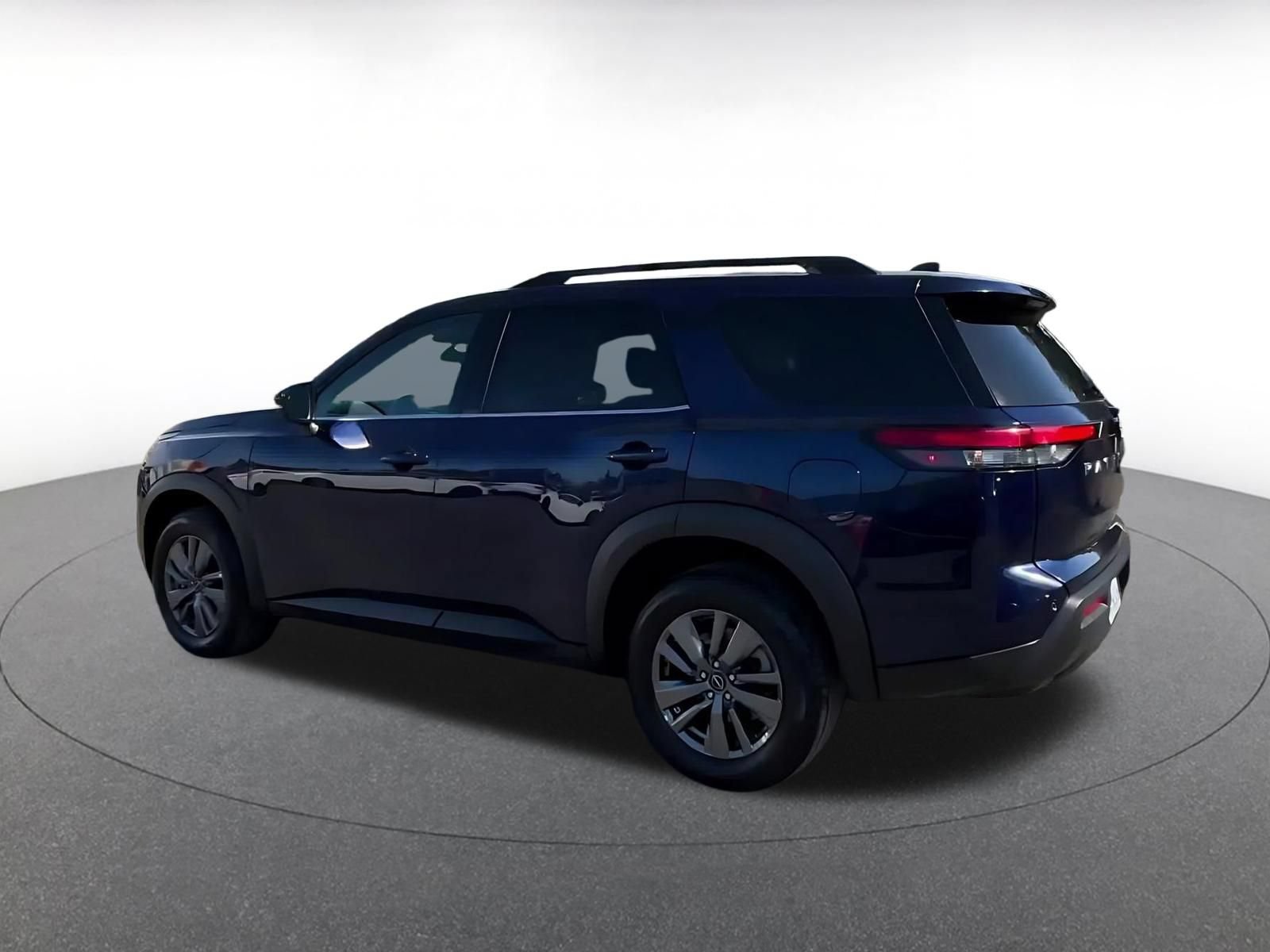 Used 2025 Nissan Pathfinder SV FWD image 9