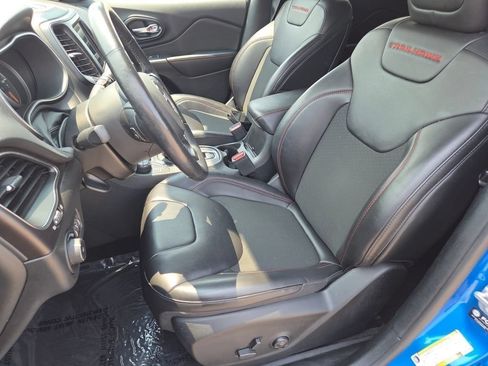 Used 2021 Jeep Cherokee Trailhawk AWD/4WD image 6