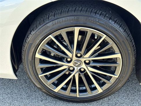 Certified 2024 Lexus ES 350 w/ Premium Package image 9