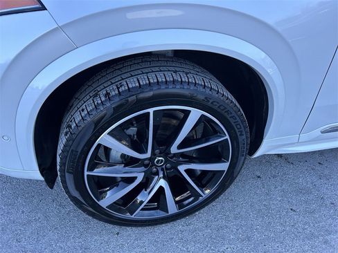 Certified 2024 Volvo XC90 B6 Plus w/ Protection Package Premier image 10