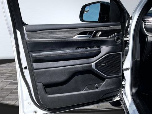 Certified 2024 Jeep Wagoneer L Series II w/ Flexible Seating Group RWD image 13