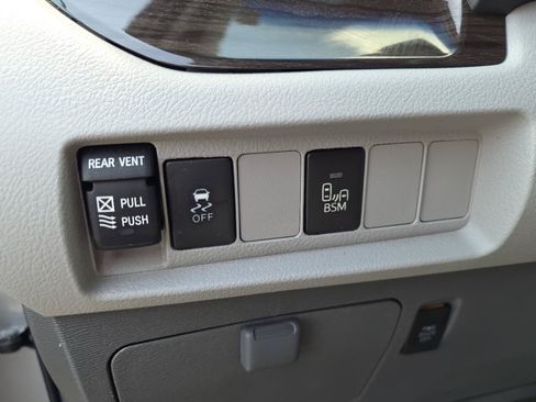 Used 2015 Toyota Sienna XLE FWD image 28