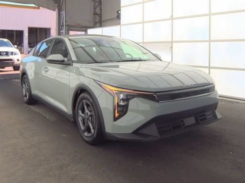 Certified 2025 Kia K4 FWD image 3