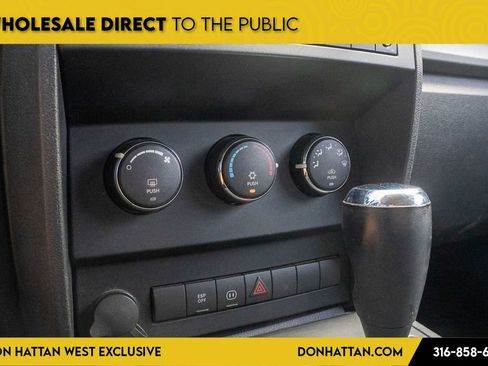 Used 2007 Dodge Nitro SXT RWD image 8