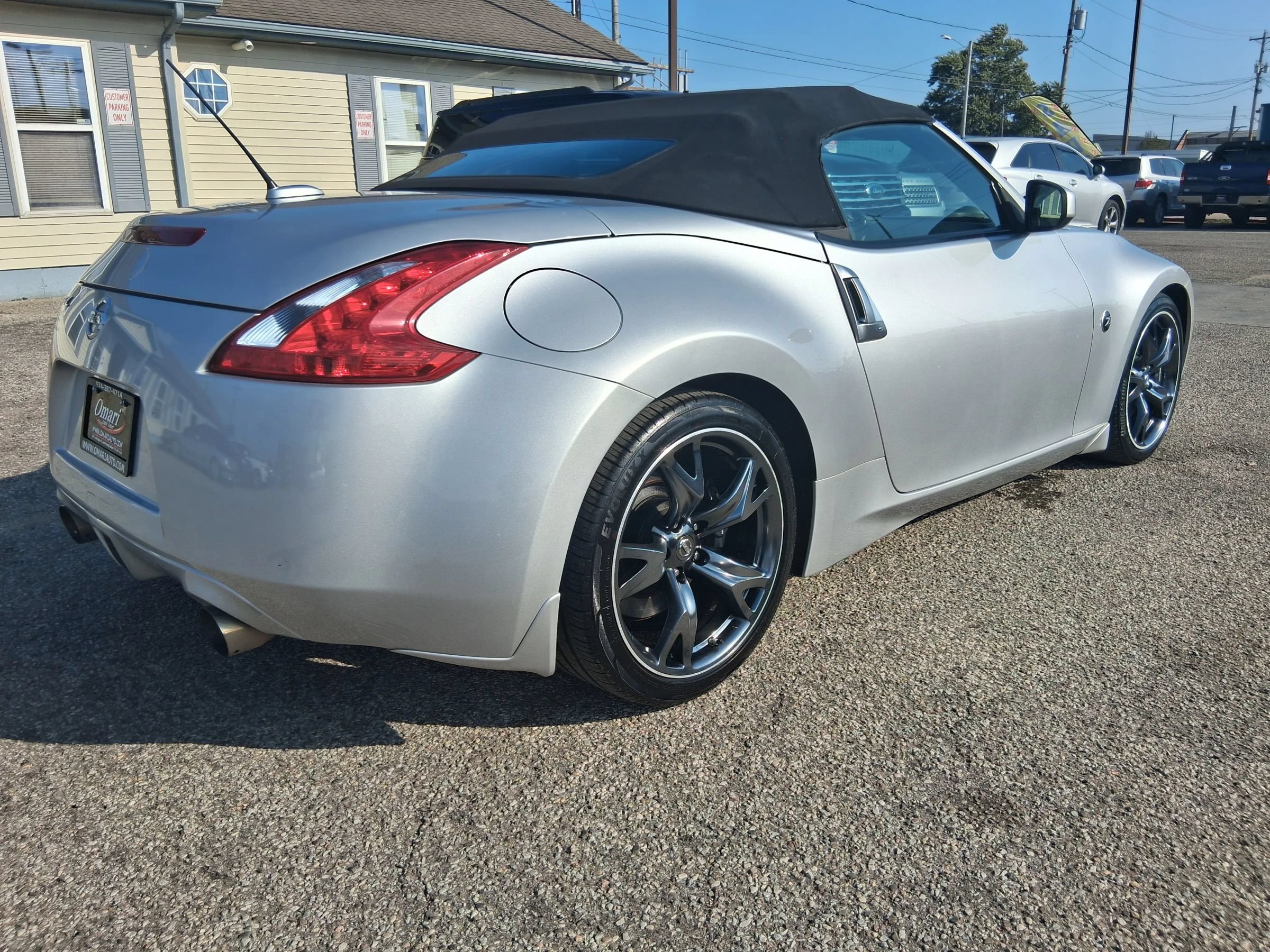 Used 2010 Nissan 370Z Touring w/ Sport Pkg RWD image 27