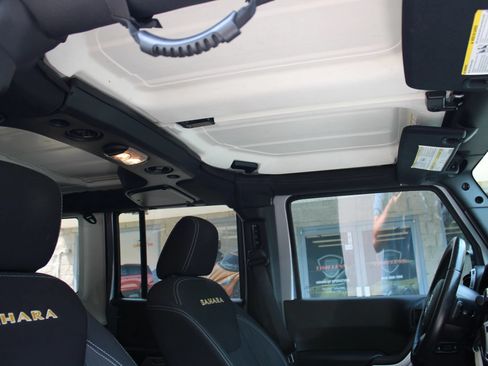 Used 2015 Jeep Wrangler Unlimited Sahara w/ Connectivity Group AWD/4WD image 19