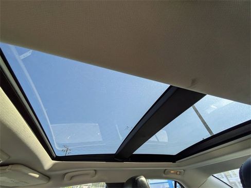 Used 2016 Chrysler 300 Limited image 23