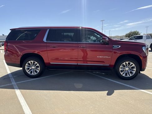 Used 2024 GMC Yukon XL Denali w/ Advanced Technology Package AWD/4WD image 4