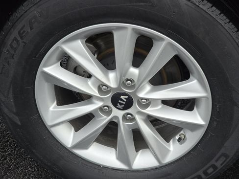 Used 2019 Kia Sorento L image 9