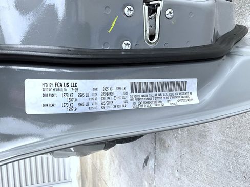 Used 2019 Jeep Cherokee Limited image 27