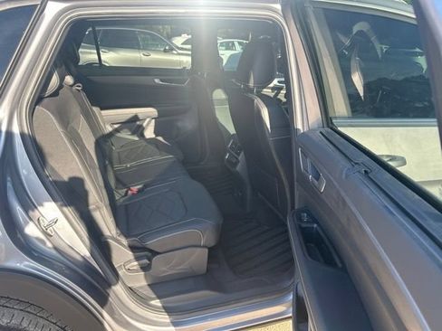 Used 2024 Volkswagen Atlas Cross Sport SE w/ Panoramic Sunroof Package AWD/4WD image 8