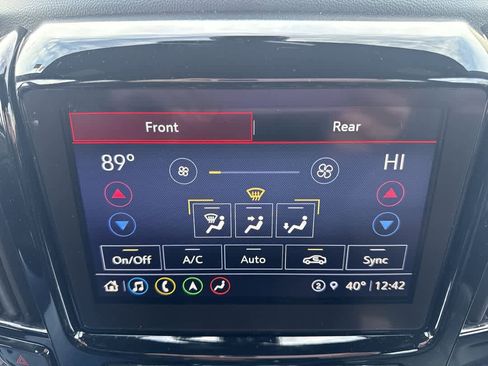 Used 2023 Chevrolet Traverse RS image 19