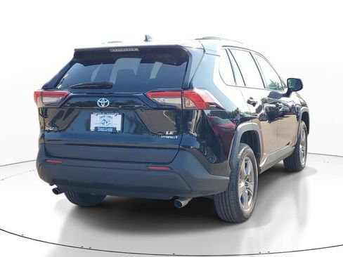 Used 2023 Toyota RAV4 LE AWD/4WD image 4