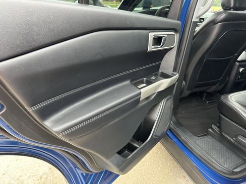Used 2020 Ford Explorer XLT w/ Equipment Group 202A AWD/4WD image 17