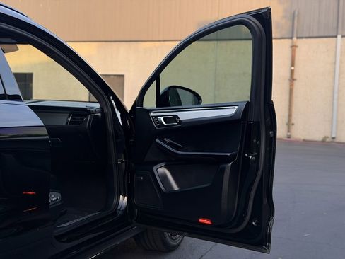 Used 2020 Porsche Macan Turbo image 26