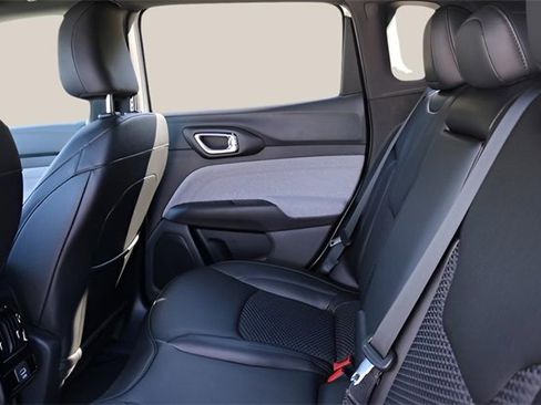 New 2026 Jeep Compass Latitude image 13